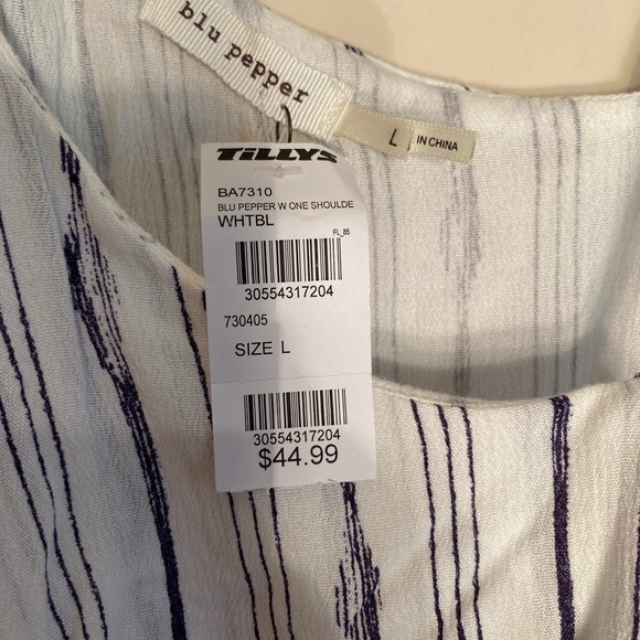 One Shoulder Ruffle Striped Romper - Picture 6 of 6